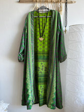 Cargar imagen en el visor de la galería, Kimono Mumbai
