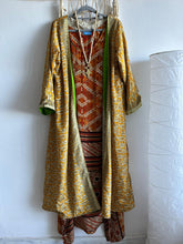 Cargar imagen en el visor de la galería, Kimono Mumbai
